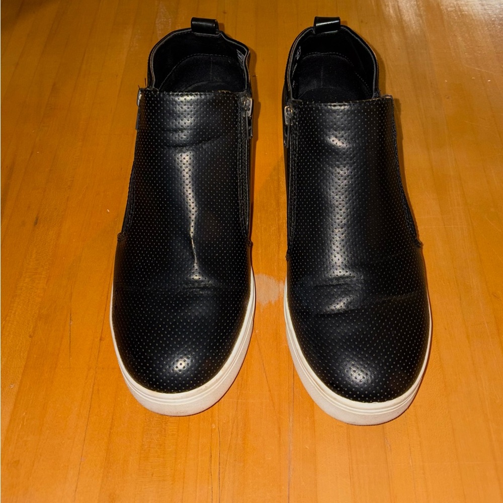 Time and Tru Women’s Wedge Sneakers